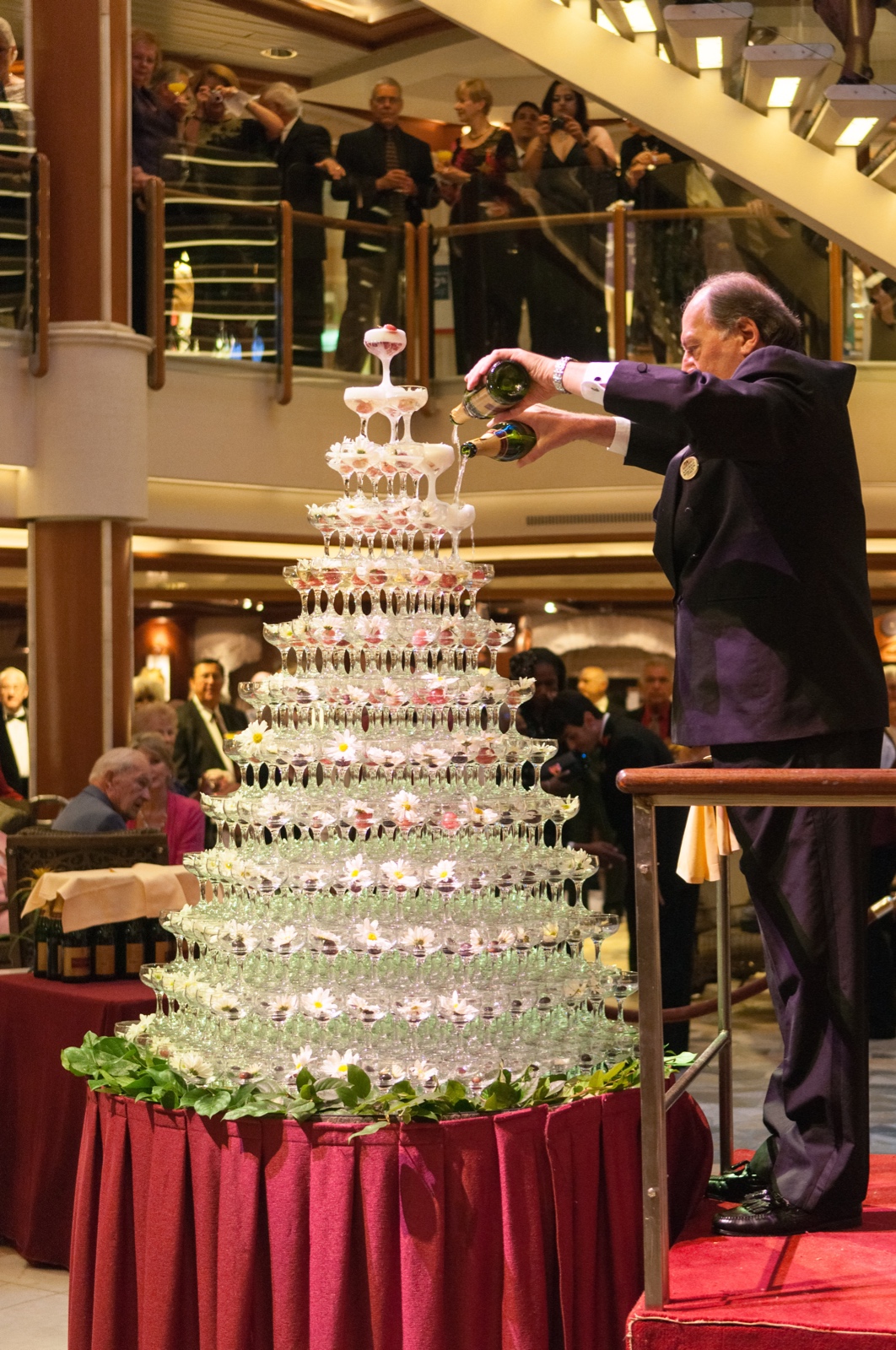 Champagner-Gläserturm