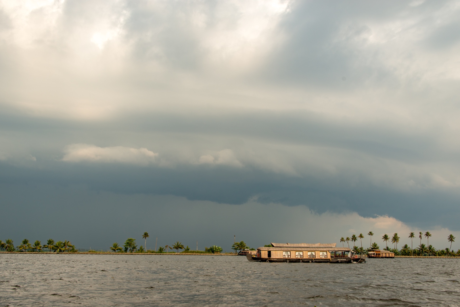 Bootsfahrt auf den Backwaters